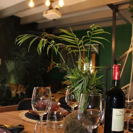 Maison Jungle House: Spacious Gaming Retreat In Holiday home *