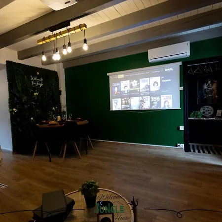 Maison Jungle House: Spacious Gaming Retreat In * Montbrison