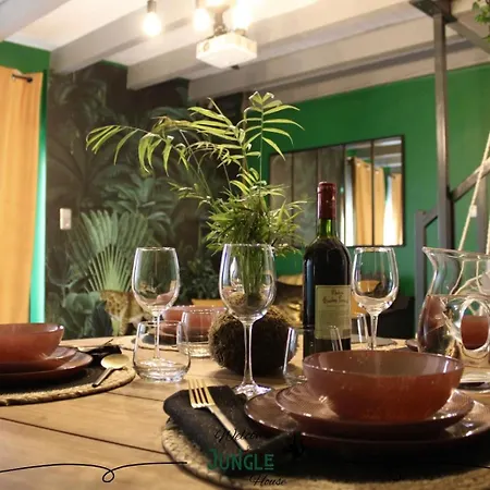 Maison Jungle House: Spacious Gaming Retreat In Montbrison