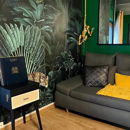Maison Jungle House: Spacious Gaming Retreat In Holiday home