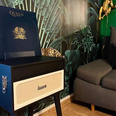 Holiday home Maison Jungle House: Spacious Gaming Retreat In *
