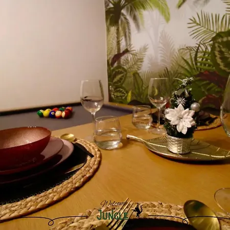 Maison Jungle House: Spacious Gaming Retreat In Holiday home Montbrison