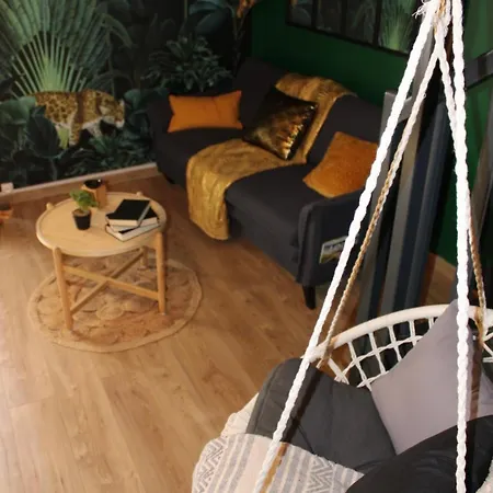 Holiday home Maison Jungle House: Spacious Gaming Retreat In