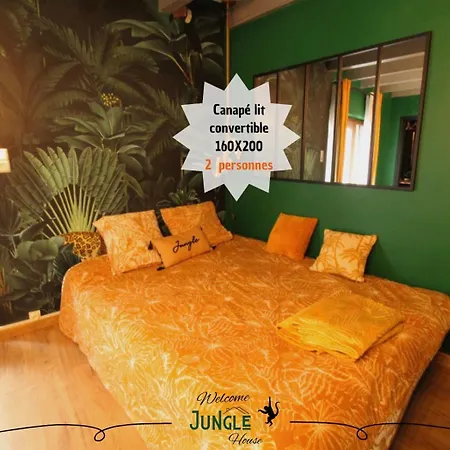 Maison Jungle House: Spacious Gaming Retreat In Holiday home