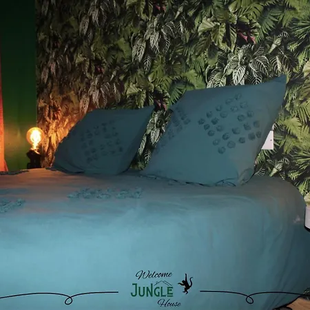 Holiday home Maison Jungle House: Spacious Gaming Retreat In *