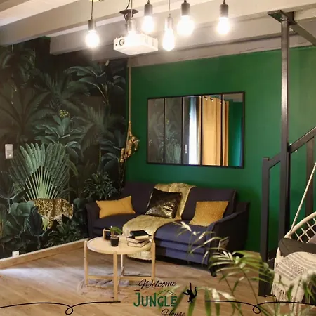 Maison Jungle House: Spacious Gaming Retreat In Holiday home *